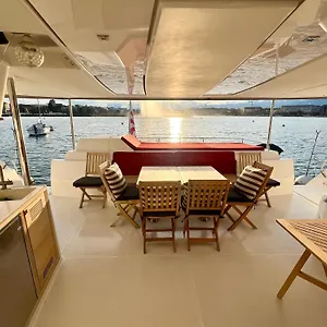 Botel Floatinn Boat-bnb ***