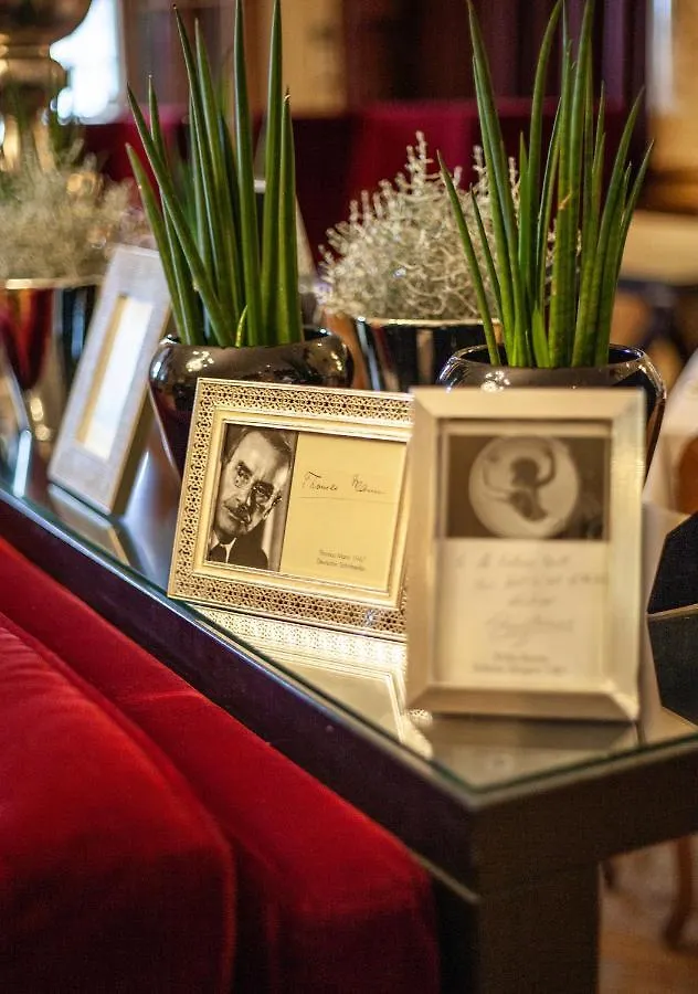 Hotel Bellevue Palace Bern 5*,